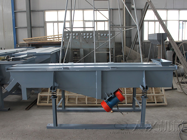 針對(duì)不同的物料廠家可以對(duì)直線振動(dòng)篩進(jìn)行特殊設(shè)計(jì)。